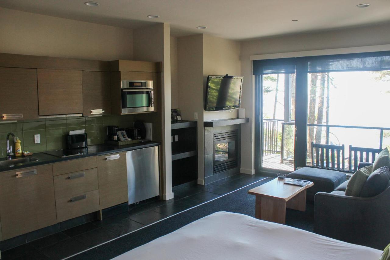 Black Rock Oceanfront Resort Ucluelet Esterno foto