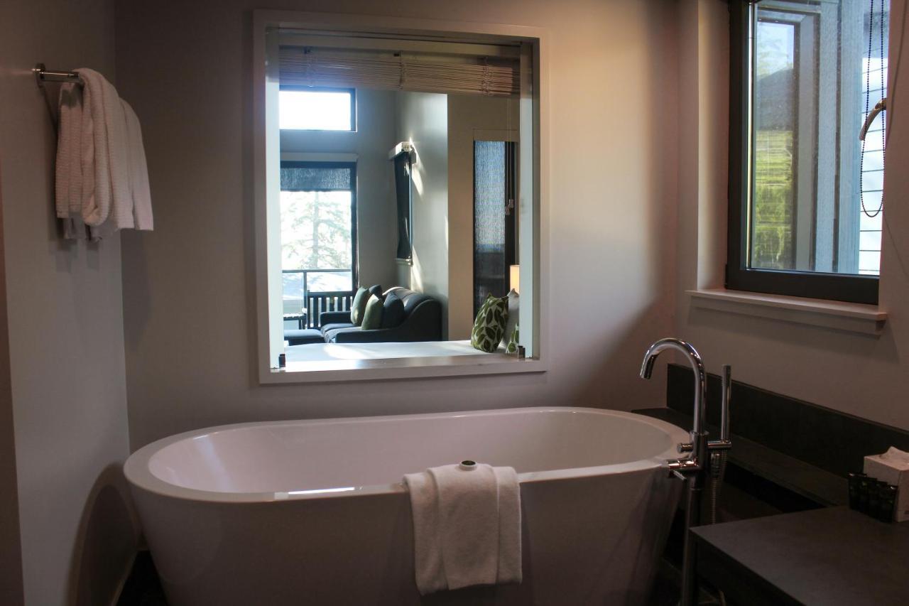 Black Rock Oceanfront Resort Ucluelet Esterno foto