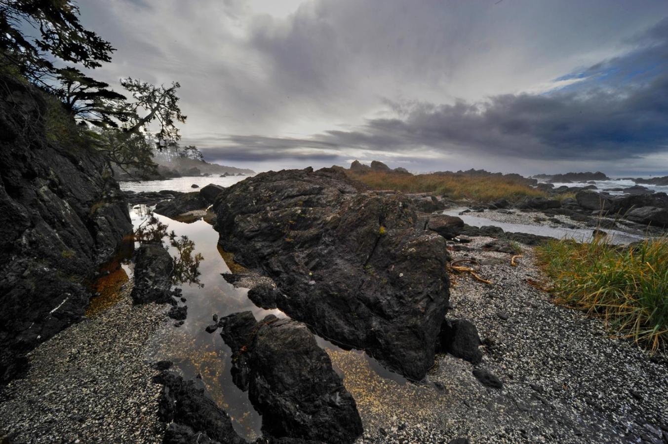 Black Rock Oceanfront Resort Ucluelet Esterno foto
