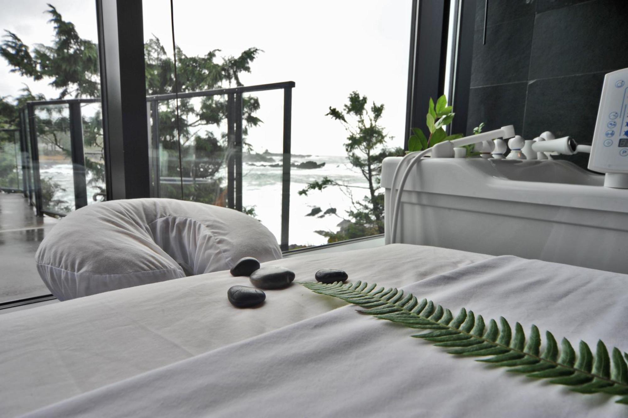 Black Rock Oceanfront Resort Ucluelet Esterno foto