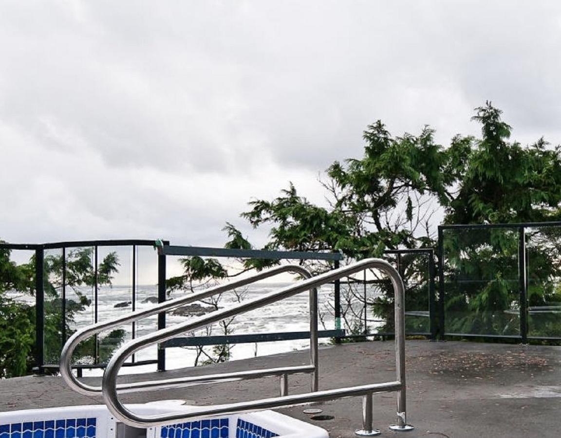 Black Rock Oceanfront Resort Ucluelet Esterno foto