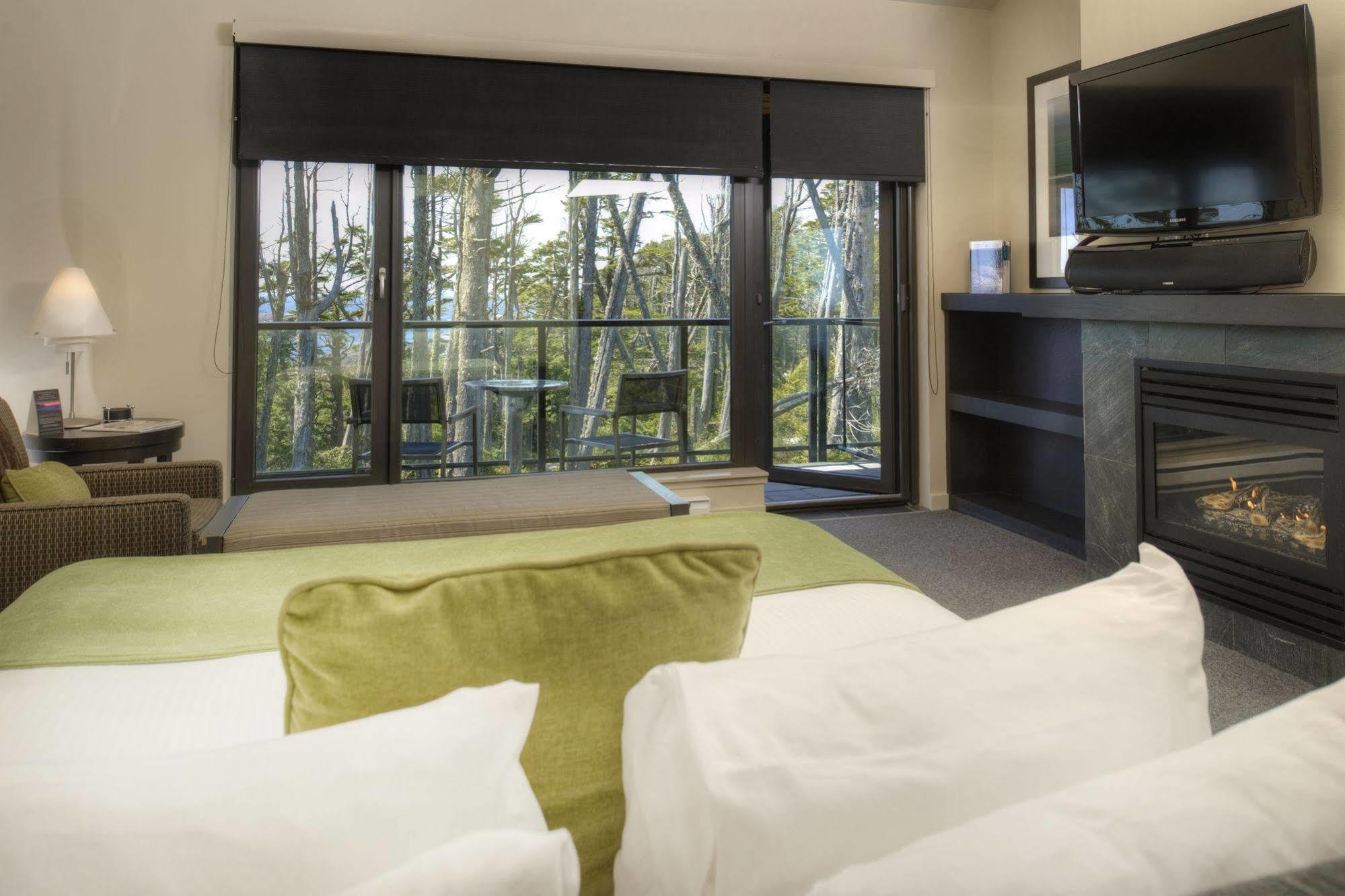 Black Rock Oceanfront Resort Ucluelet Esterno foto